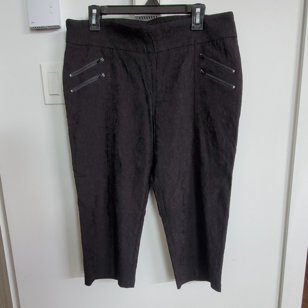 Soho apparel ltd. Black capris.